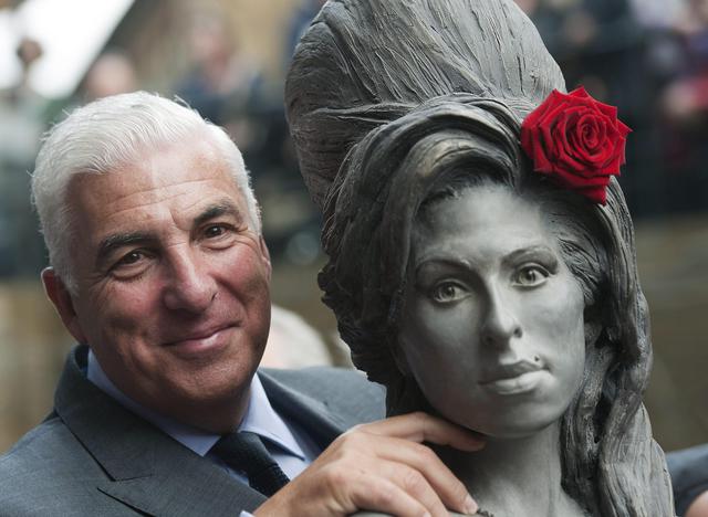 Una statua per Amy Winehouse
